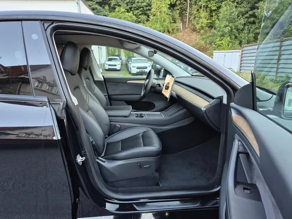 Tesla Model Y RWD 235kw 95,3 % - foto 16