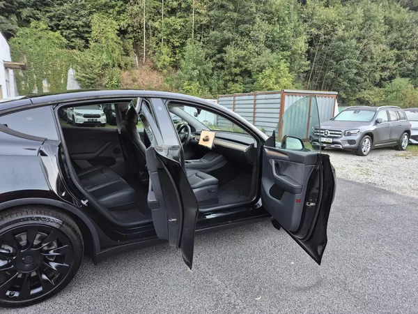 Tesla Model Y RWD 235kw 95,3 % - foto 17