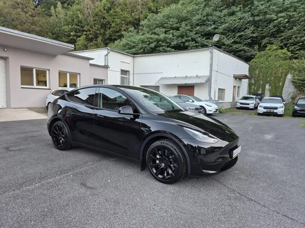 Tesla Model Y RWD 235kw 95,3 % - foto 3