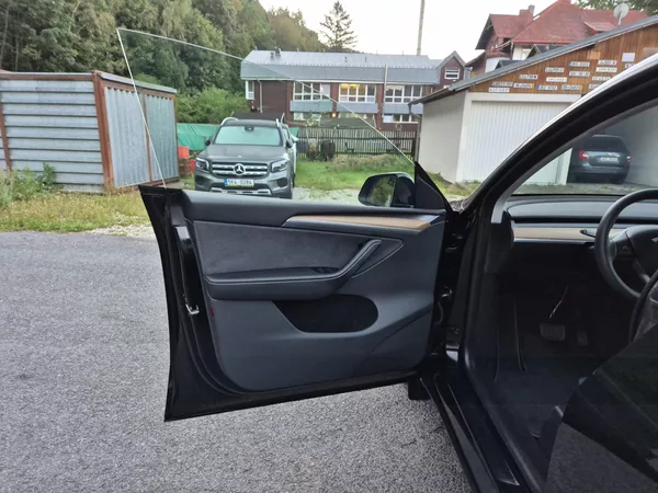 Tesla Model Y RWD 235kw 95,3 % - foto 37