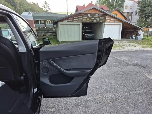 Tesla Model Y RWD 235kw 95,3 % - foto 39