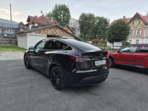 Tesla Model Y RWD 235kw 95,3 % - foto 4