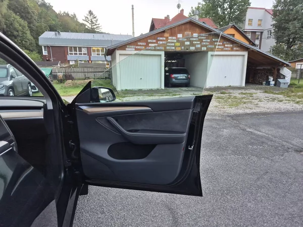 Tesla Model Y RWD 235kw 95,3 % - foto 40