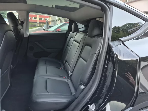 Tesla Model Y RWD 235kw 95,3 % - foto 43