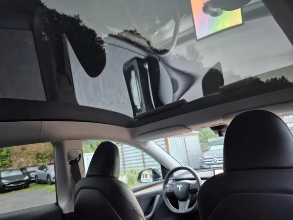 Tesla Model Y RWD 235kw 95,3 % - foto 45