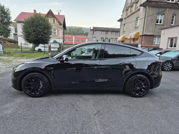 Tesla Model Y RWD 235kw 95,3 % - foto 6