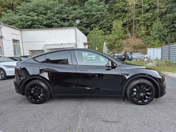 Tesla Model Y RWD 235kw 95,3 % - foto 7