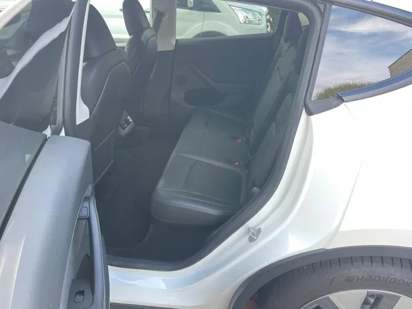 Tesla Model Y RWD 235kw 95,0 % - foto 12