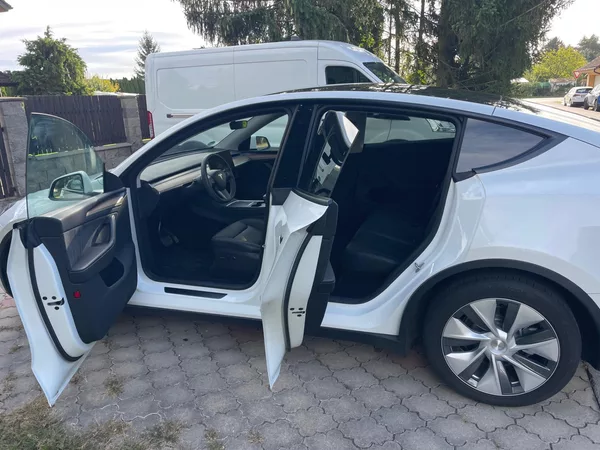 Tesla Model Y RWD 235kw 95,0 % - foto 13
