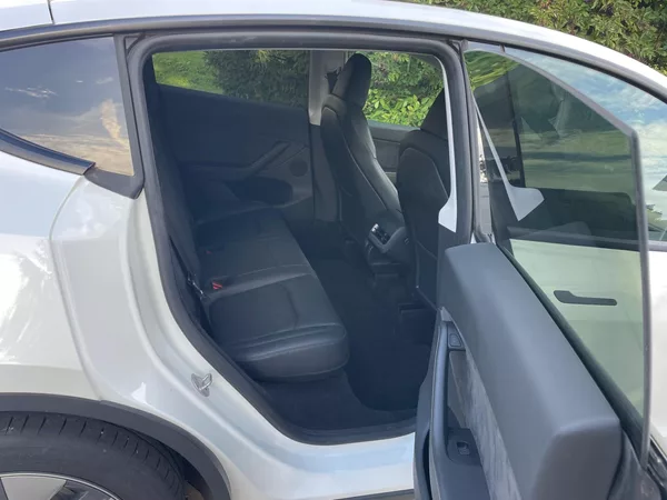 Tesla Model Y RWD 235kw 95,0 % - foto 15