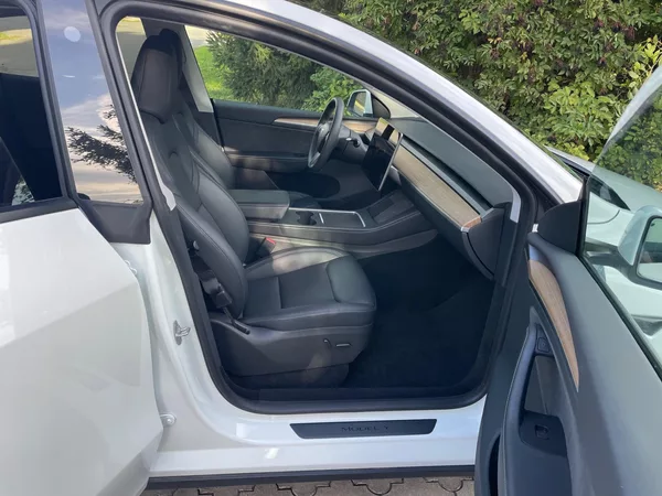 Tesla Model Y RWD 235kw 95,0 % - foto 16
