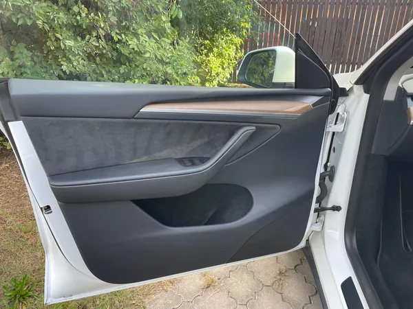 Tesla Model Y RWD 235kw 95,0 % - foto 27