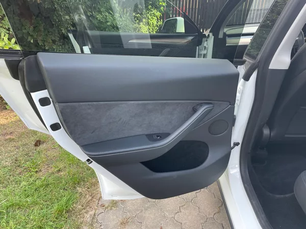 Tesla Model Y RWD 235kw 95,0 % - foto 28