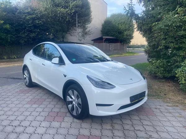 Tesla Model Y RWD 235kw 95,0 % - foto 3