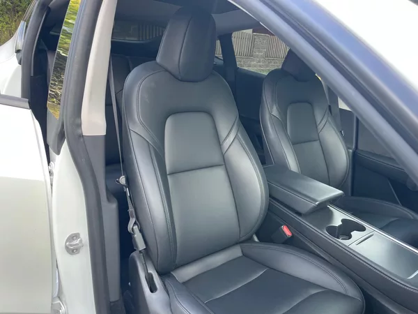 Tesla Model Y RWD 235kw 95,0 % - foto 34