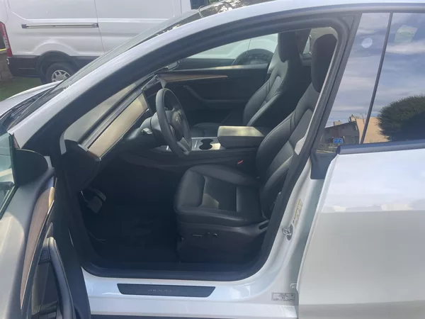 Tesla Model Y RWD 235kw 95,0 % - foto 9