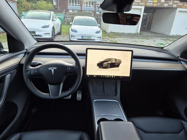 Tesla Model Y PERFORMANCE 393kw 21ALU 93,0% - foto 10
