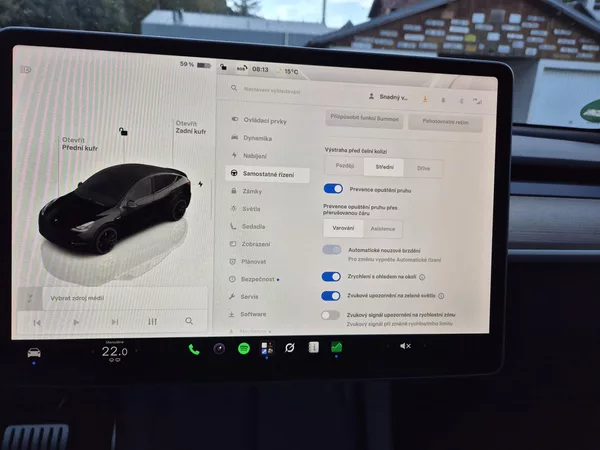Tesla Model Y PERFORMANCE 393kw 21ALU 93,0% - foto 23