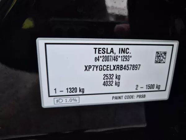 Tesla Model Y PERFORMANCE 393kw 21ALU 93,0% - foto 47