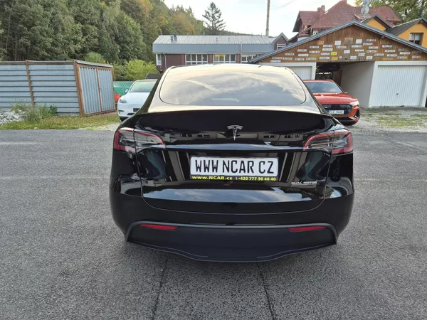 Tesla Model Y PERFORMANCE 393kw 21ALU 93,0% - foto 8