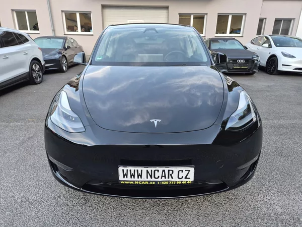 Tesla Model Y PERFORMANCE 393kw 21ALU 93,0% - foto 9
