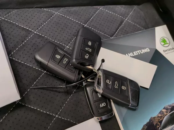 Škoda Superb Combi Sportline 147kw DSG 4x4 - foto 13