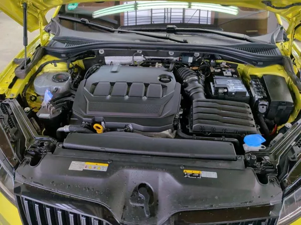 Škoda Superb Combi Sportline 147kw DSG 4x4 - foto 9