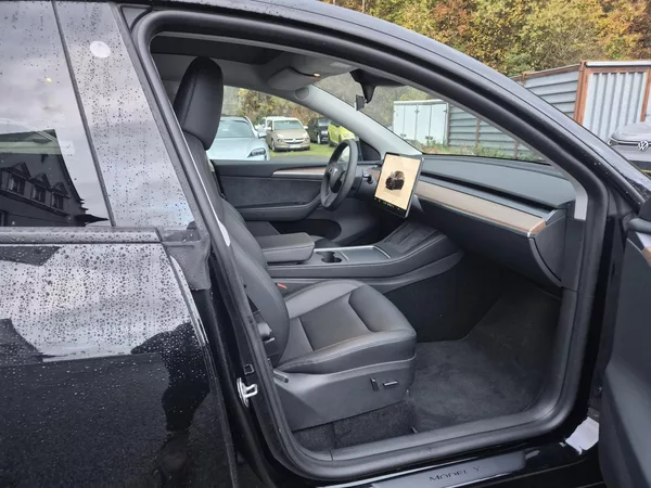 Tesla Model Y LONG RANGE DUAL MOTOR 94,4% - foto 3