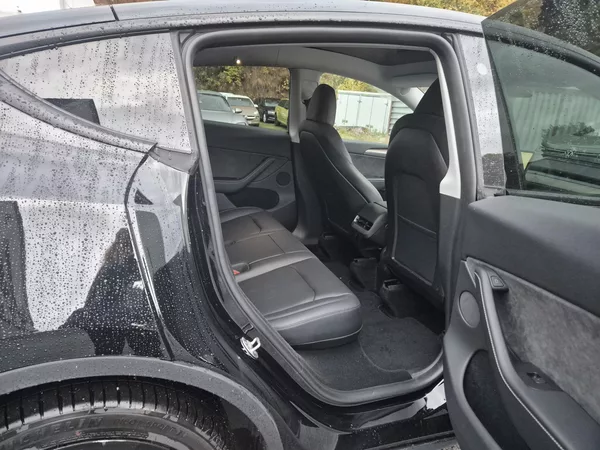 Tesla Model Y LONG RANGE DUAL MOTOR 94,4% - foto 4