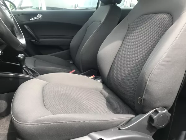 Audi A1 1.6 TDI 66,KLIMA,ČR,KM.. - foto 10