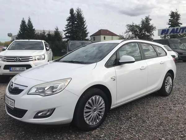 Opel Astra 1.4i 74 KW,KLIMA ,TEMPOMAT....