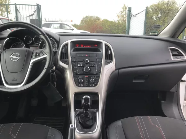 Opel Astra 1.4i 74 KW,KLIMA ,TEMPOMAT.... - foto 12