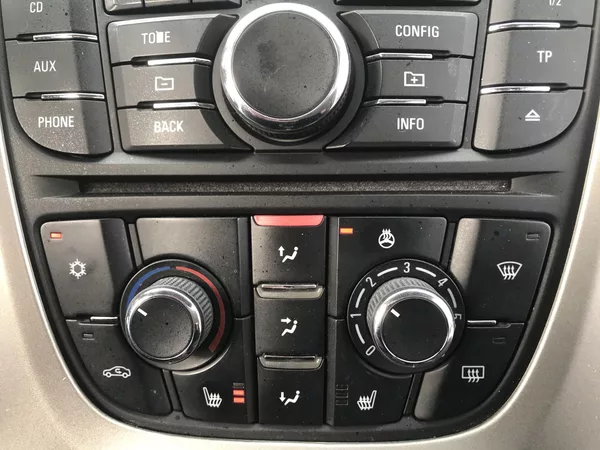 Opel Astra 1.4i 74 KW,KLIMA ,TEMPOMAT.... - foto 13