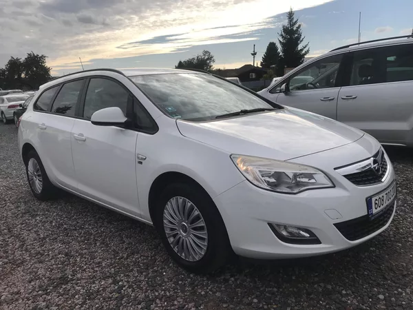 Opel Astra 1.4i 74 KW,KLIMA ,TEMPOMAT.... - foto 3