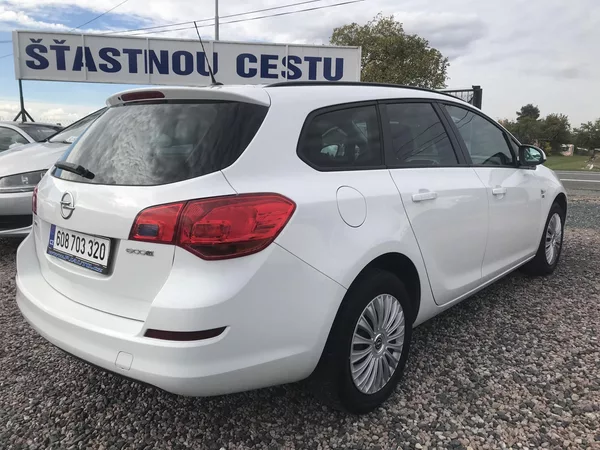 Opel Astra 1.4i 74 KW,KLIMA ,TEMPOMAT.... - foto 5