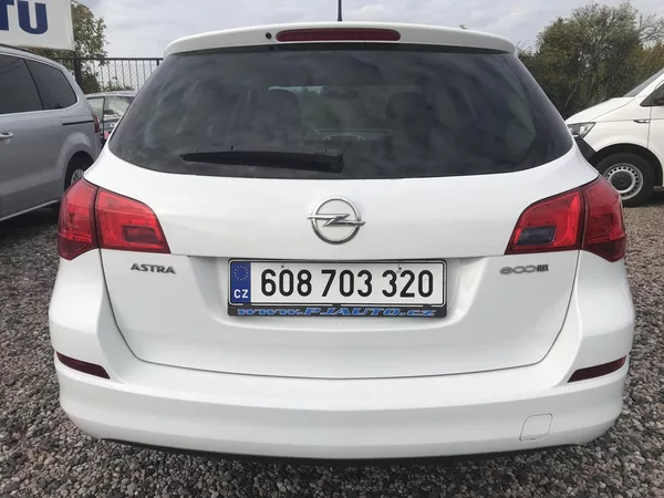Opel Astra 1.4i 74 KW,KLIMA ,TEMPOMAT.... - foto 6