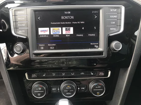Volkswagen Passat 2.0 TDI 110 ,DSG,ČR.DPH.. - foto 18