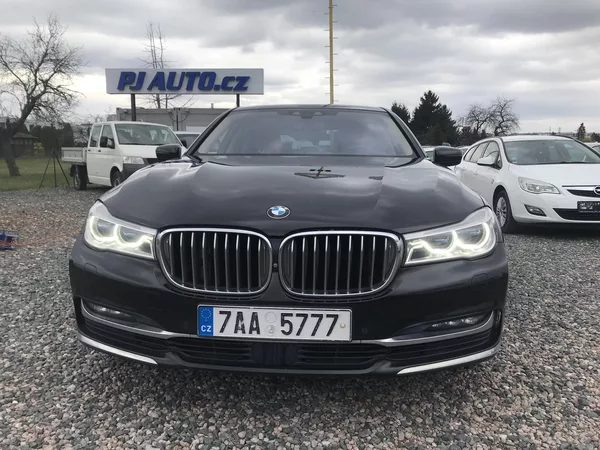 BMW Řada 7 730D X-DRIVE ,360,HUD,ČR,DPH.. - foto 2