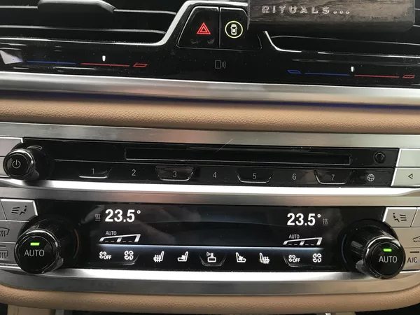 BMW Řada 7 730D X-DRIVE ,360,HUD,ČR,DPH.. - foto 9