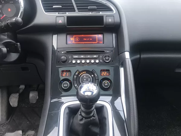 Peugeot 3008 1.6 Benzín 115 ,6-KVALT,KLIMA. - foto 13