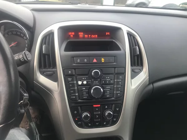 Opel Astra 1.4i 74 KW,KLIMA ,TEMPOMAT.... - foto 12