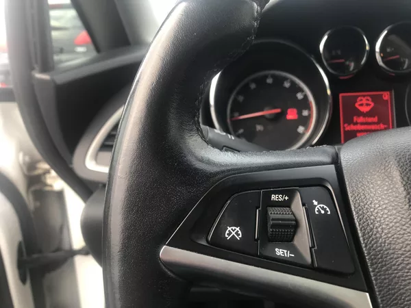 Opel Astra 1.4i 74 KW,KLIMA ,TEMPOMAT.... - foto 14