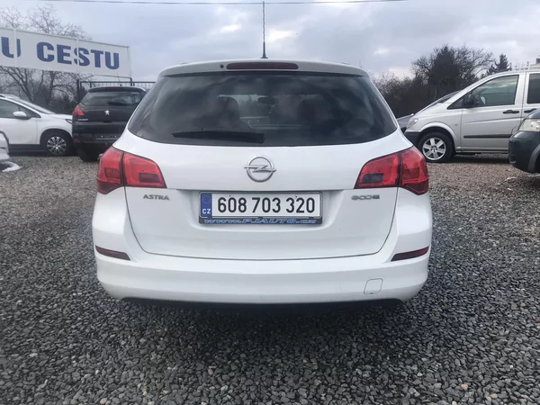 Opel Astra 1.4i 74 KW,KLIMA ,TEMPOMAT.... - foto 6