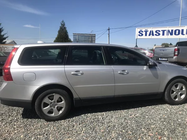 Volvo V70 2.0 D 100 KW,NAVI,STAV,CENA.. - foto 4