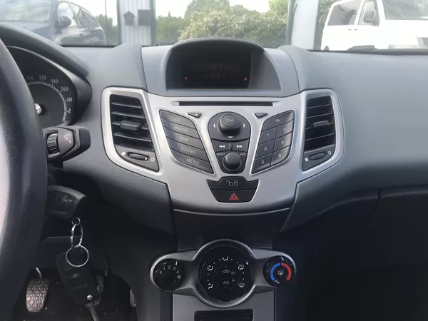 Ford Fiesta 1.6 TDCI 70 KW,KLIMA.. - foto 13