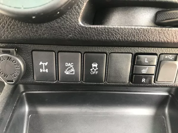 Toyota Hilux 2.4 D 110 ,4x4,AUT.ČR... - foto 16