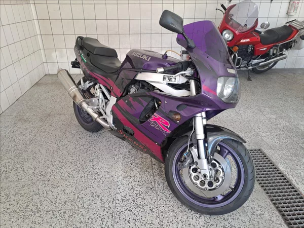 Suzuki GSX-R750 0,7