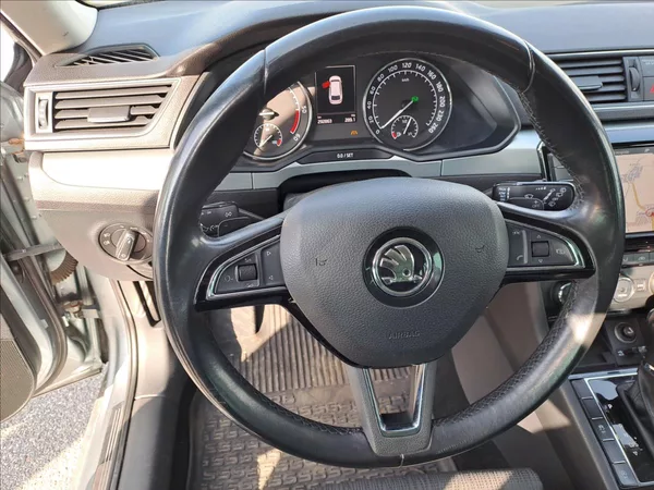 Škoda Superb 2,0 TDI 4x4 - foto 11