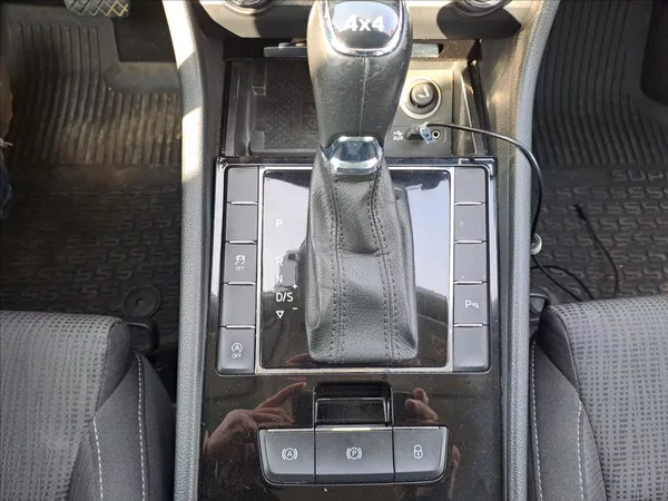 Škoda Superb 2,0 TDI 4x4 - foto 14