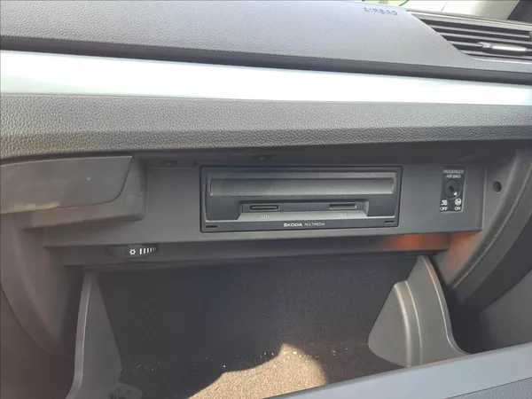 Škoda Superb 2,0 TDI 4x4 - foto 15